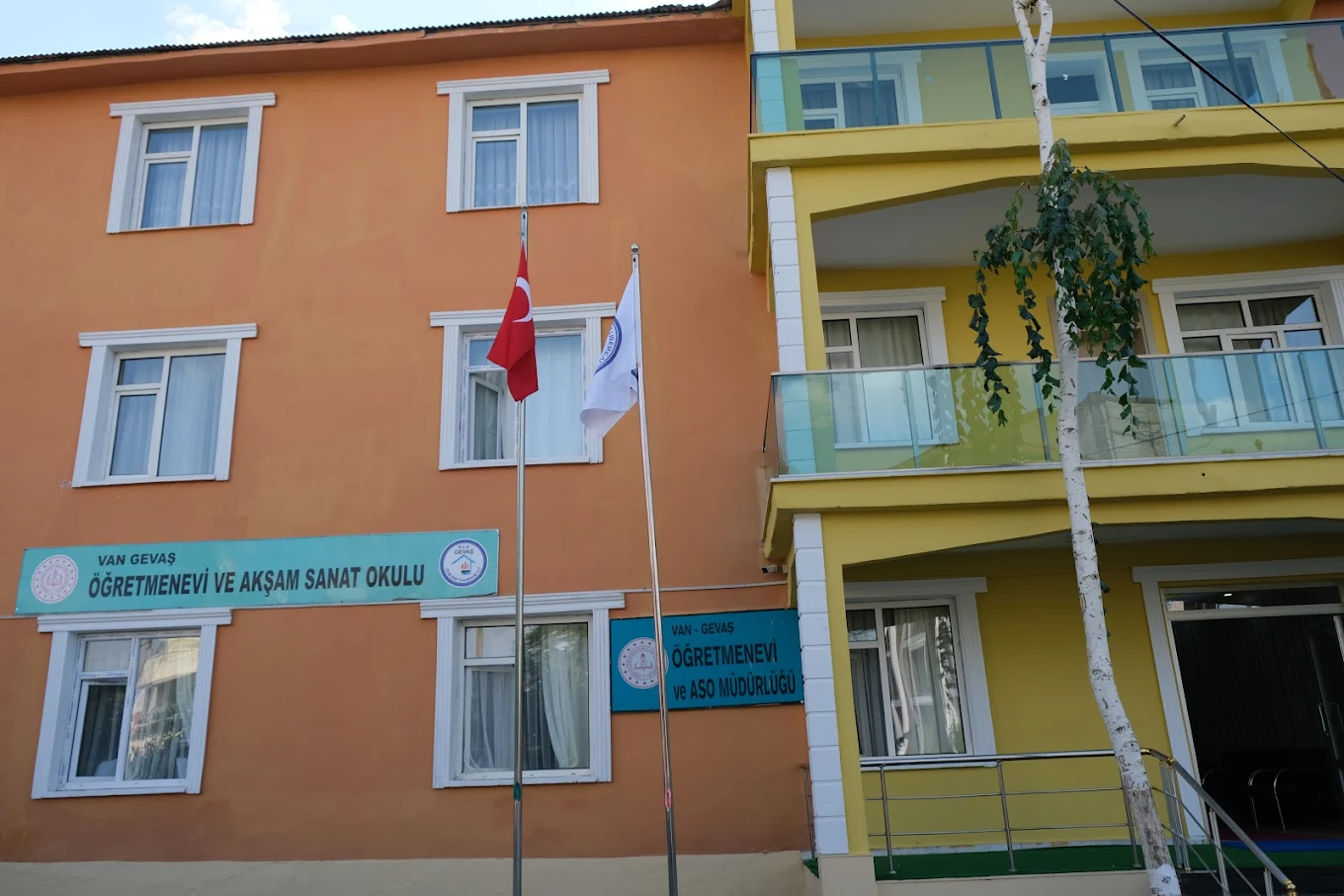 Gevaş Öğretmenevi ve Akşam Sanat Okulu - Fotoğraf 2