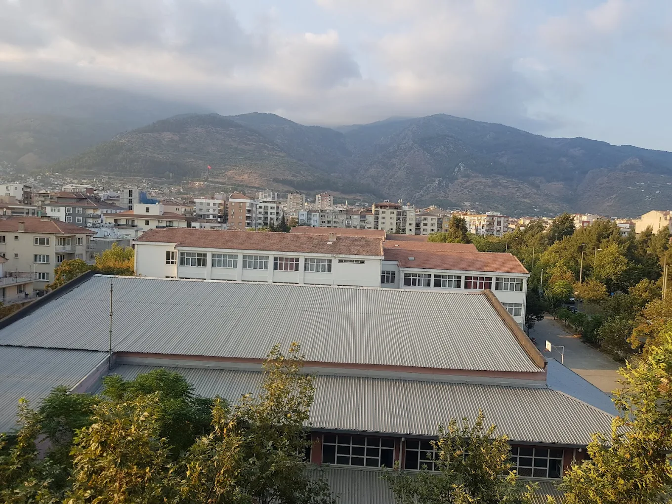 Manisa Öğretmenevi ve Akşam Sanat Okulu - Fotoğraf 3