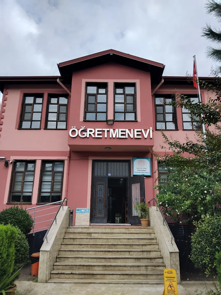 Devrek Öğretmenevi ve Akşam Sanat Okulu - Fotoğraf 2