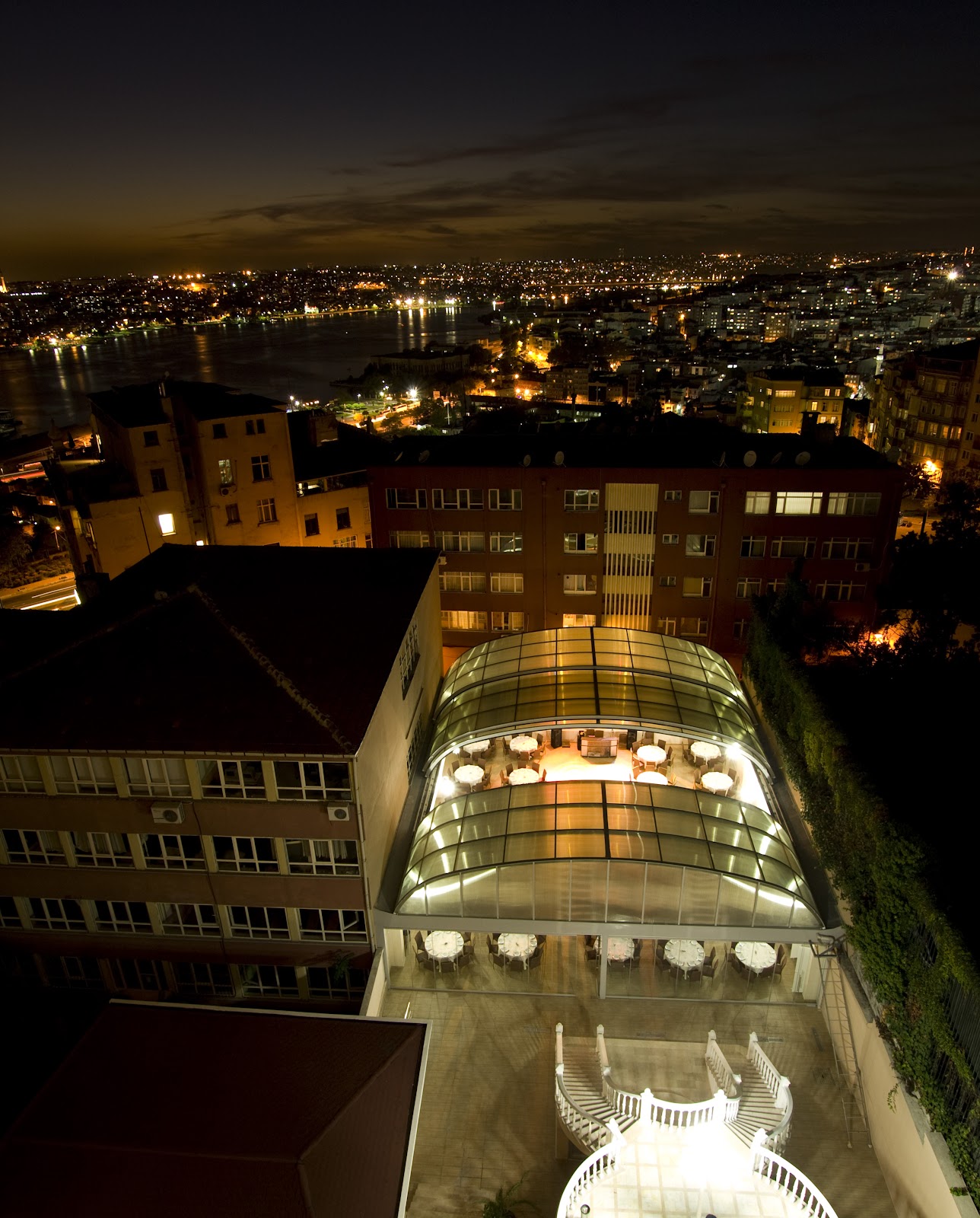 Beyoğlu Öğretmenevi ve Akşam Sanat Okulu - Fotoğraf 2