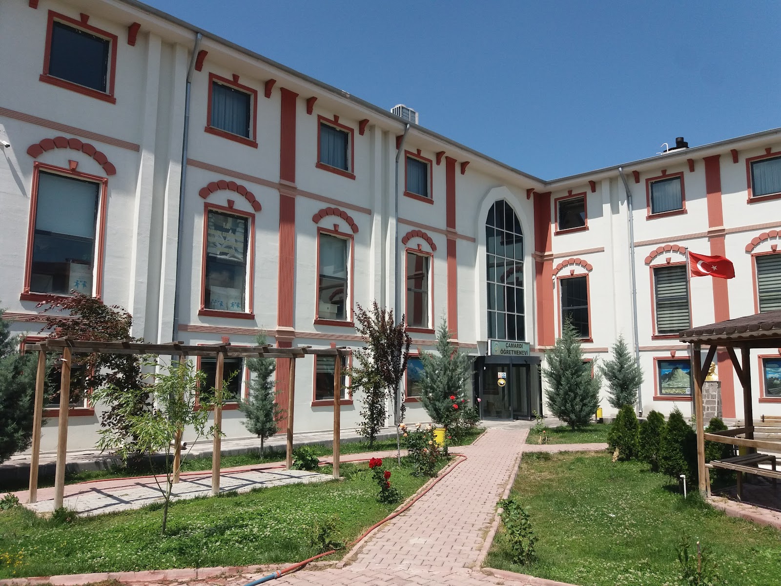 Çamardı Öğretmenevi ve Akşam Sanat Okulu - Fotoğraf 4