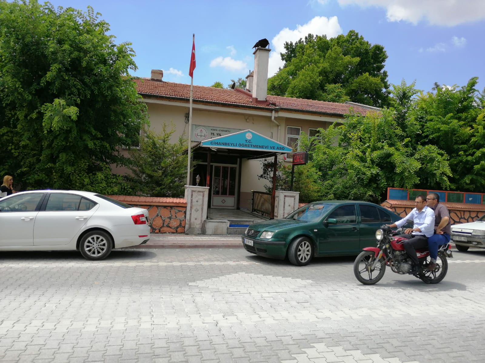 Cihanbeyli Öğretmenevi ve Akşam Sanat Okulu - Fotoğraf 4
