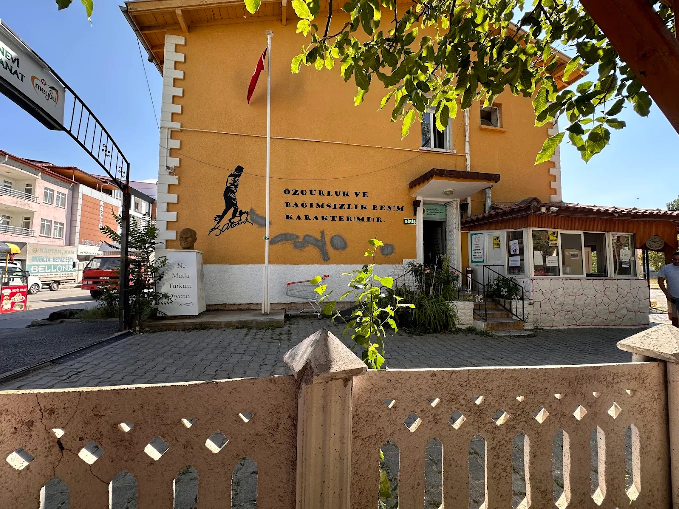 Dinar Öğretmenevi ve Akşam Sanat Okulu - Fotoğraf 3