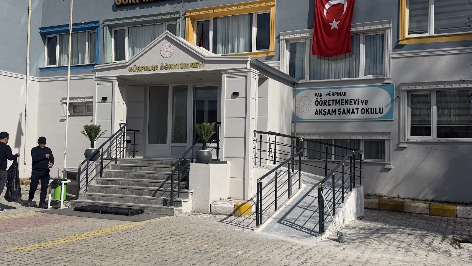 Gürpınar Öğretmenevi ve Akşam Sanat Okulu - Fotoğraf 2