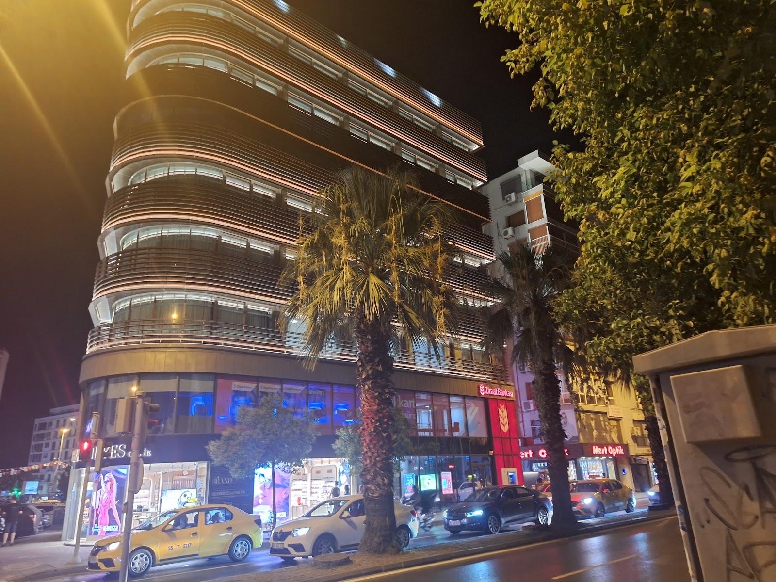 İzmir Ziraat Bankası Konak Misafirhanesi - Fotoğraf 2