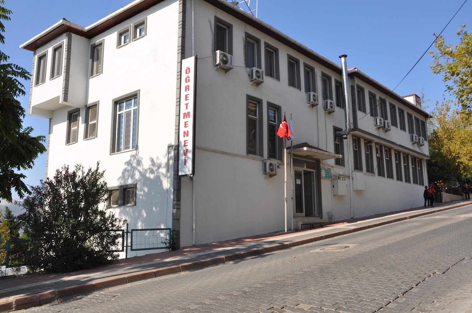Karacabey Öğretmenevi ve Akşam Sanat Okulu - Fotoğraf 2