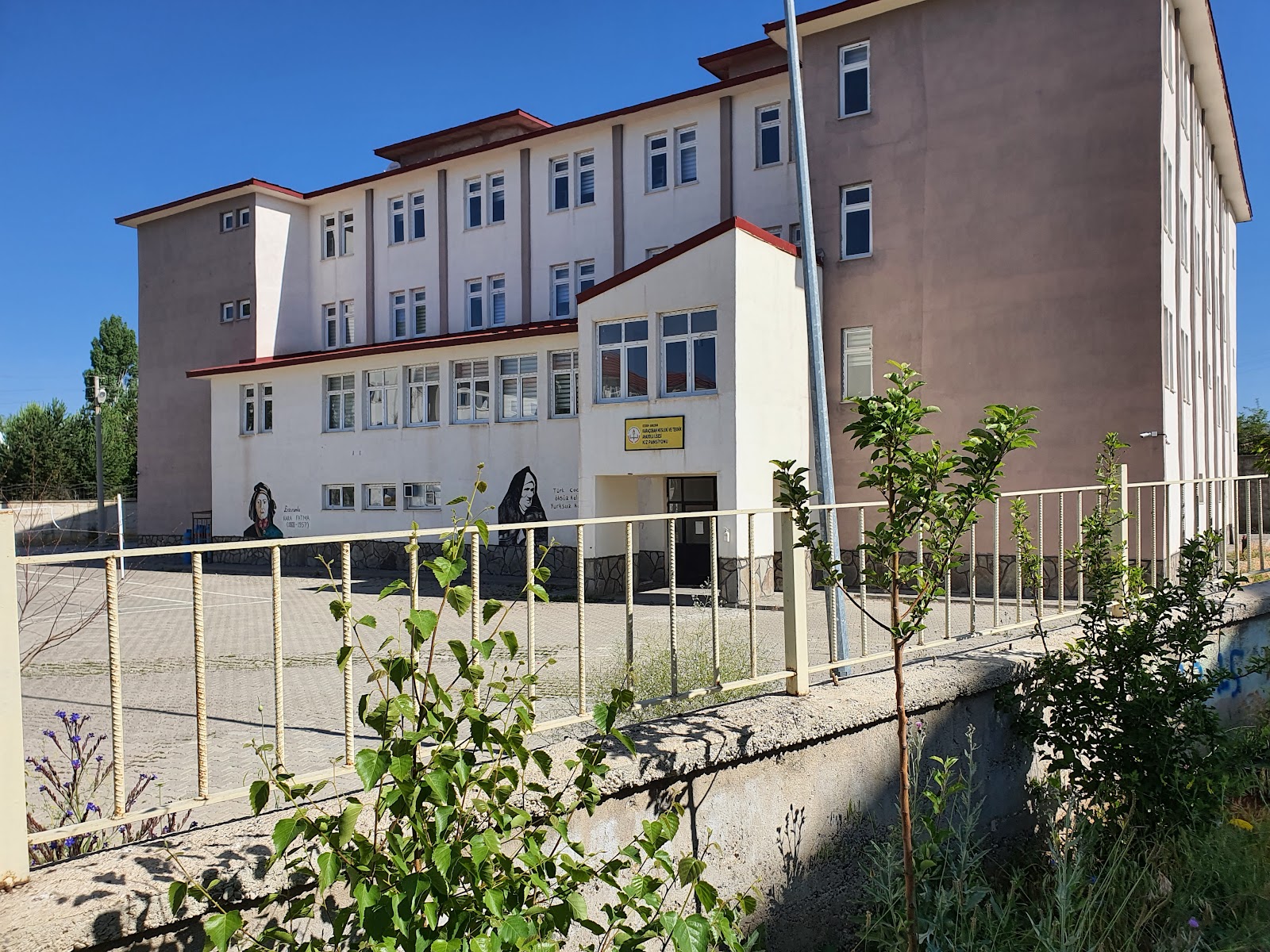 Karaçoban Öğretmenevi ve Akşam Sanat Okulu - Fotoğraf 4