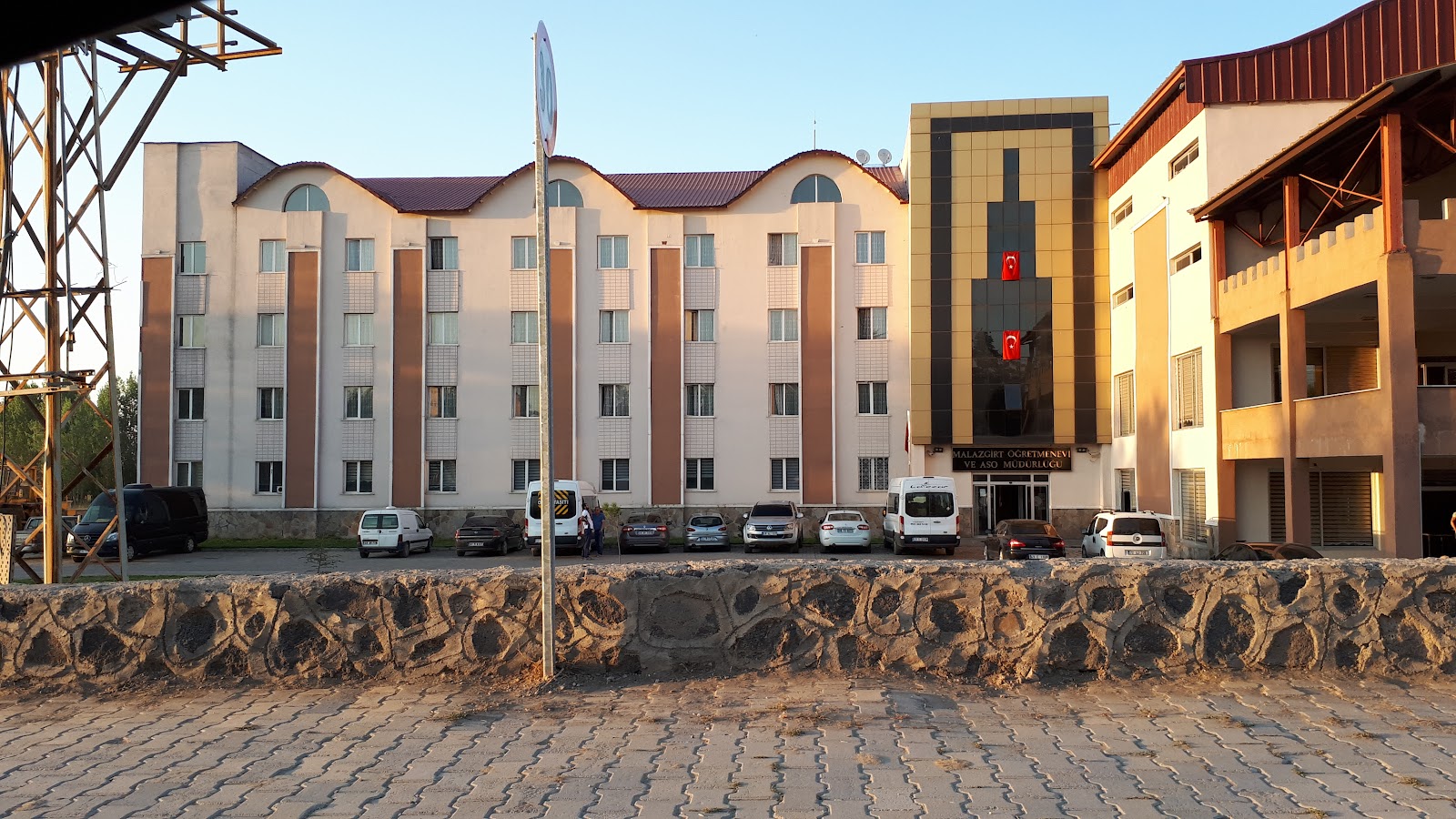 Malazgirt Öğretmenevi ve Akşam Sanat Okulu - Fotoğraf 4