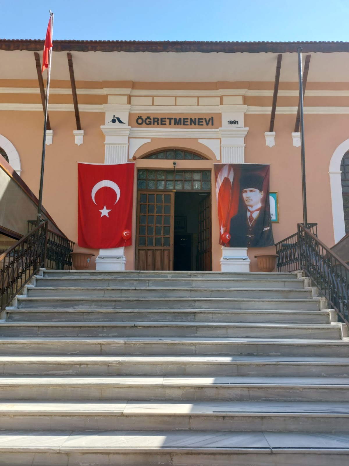 Ödemiş Öğretmenevi ve Akşam Sanat Okulu - Fotoğraf 4