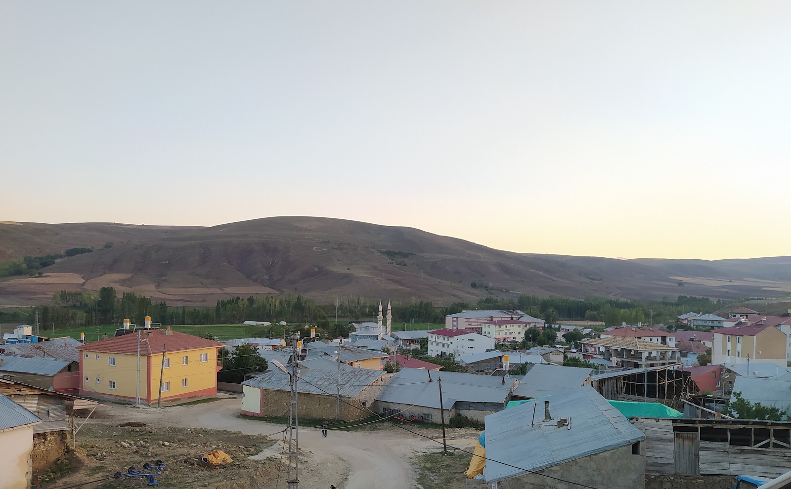 Otlukbeli Şehit Jandarma Er Emsal Altundal Öğretmenevi ve Akşam Sanat Okulu Müdürlüğü - Fotoğraf 2