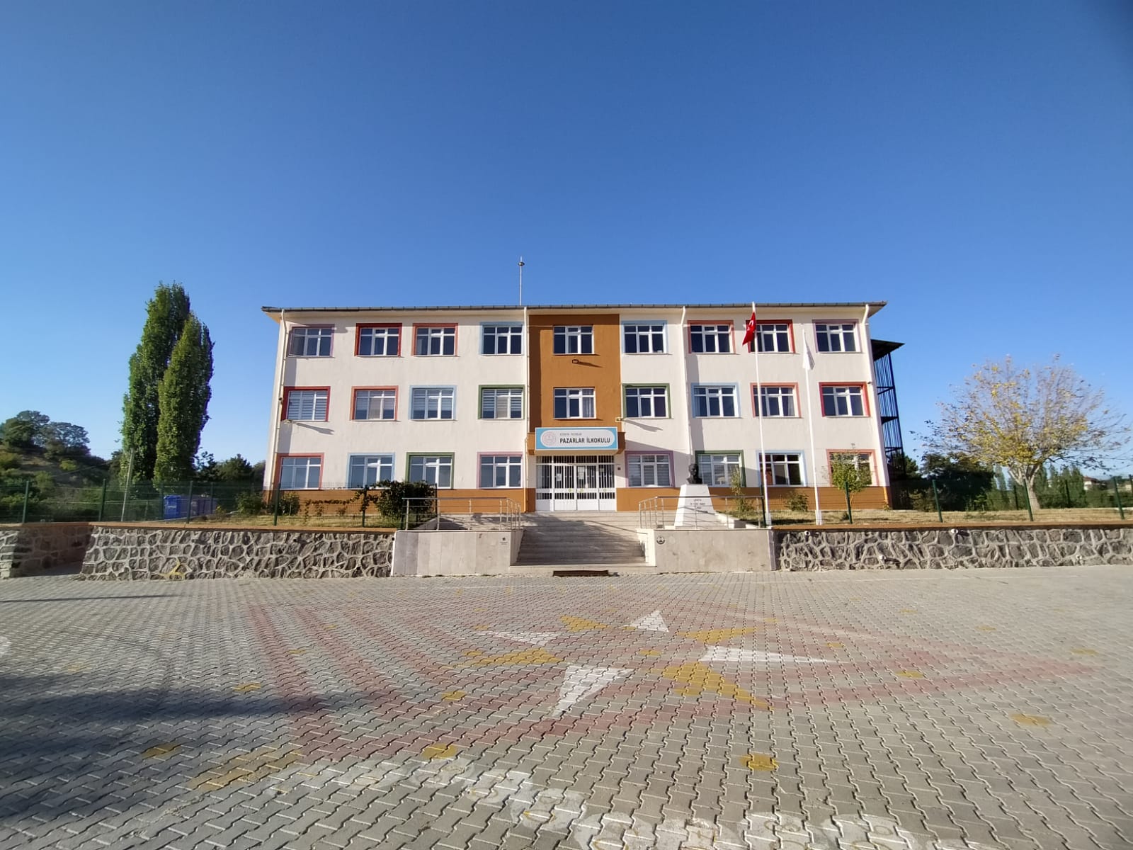 Pazarlar Öğretmenevi ve Akşam Sanat Okulu - Fotoğraf 5