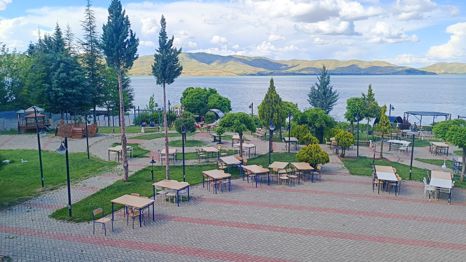 Sivrice Öğretmenevi ve Akşam Sanat Okulu - Fotoğraf 4