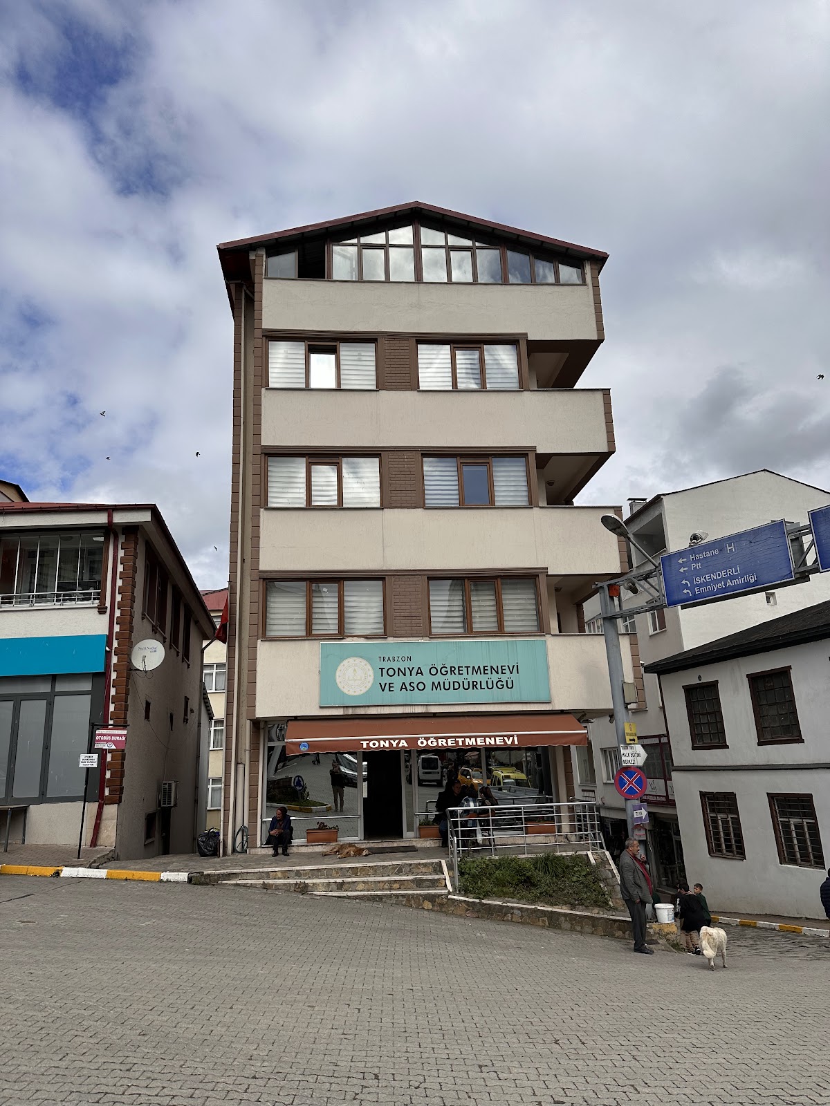 Tonya Öğretmenevi ve Akşam Sanat Okulu - Fotoğraf 2