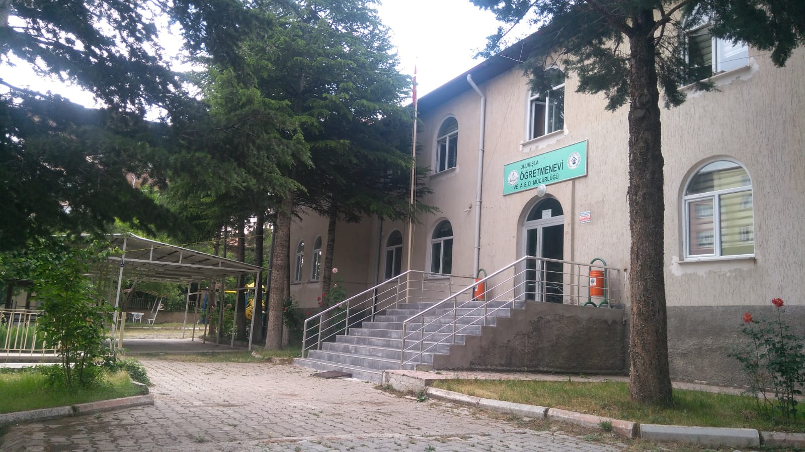 Ulukışla Öğretmenevi ve Akşam Sanat Okulu - Fotoğraf 2