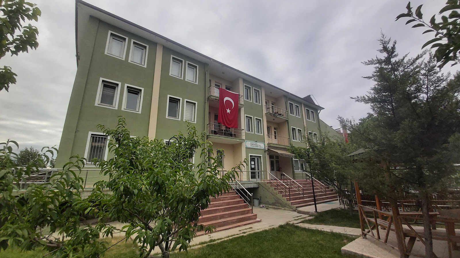 Üzümlü Öğretmenevi ve Akşam Sanat Okulu - Fotoğraf 4