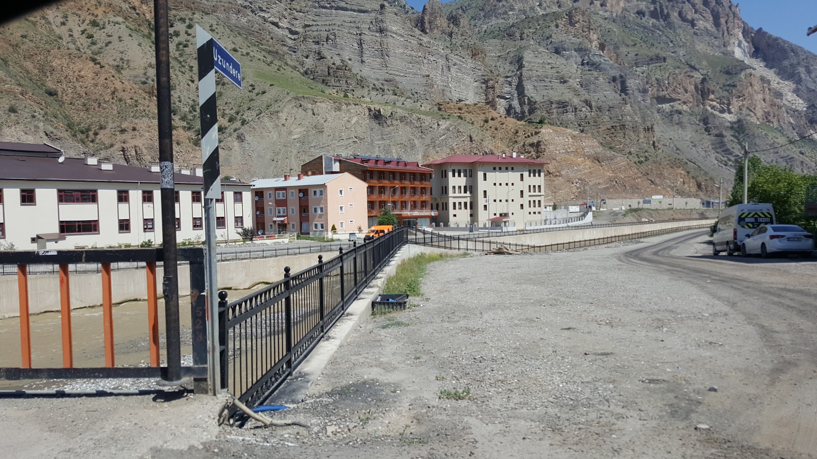 Uzundere Öğretmenevi ve Akşam Sanat Okulu - Fotoğraf 2