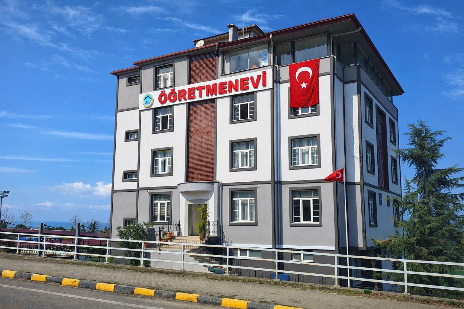 Vakfıkebir Öğretmenevi ve Akşam Sanat Okulu - Fotoğraf 2