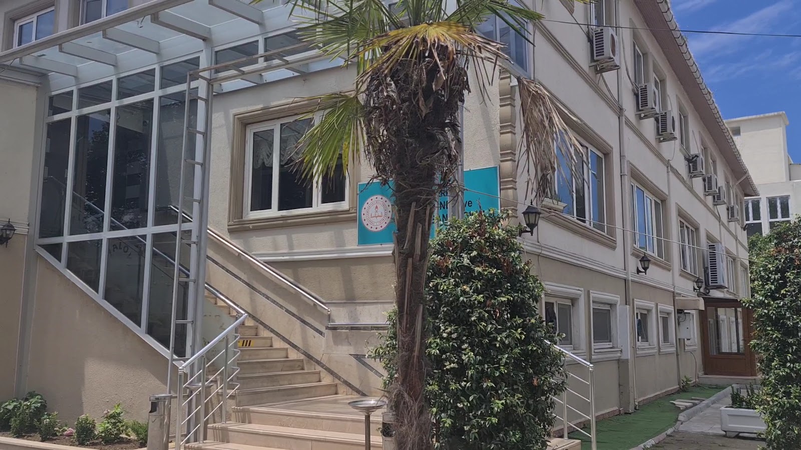 Yalova Öğretmenevi ve Akşam Sanat Okulu - Fotoğraf 3
