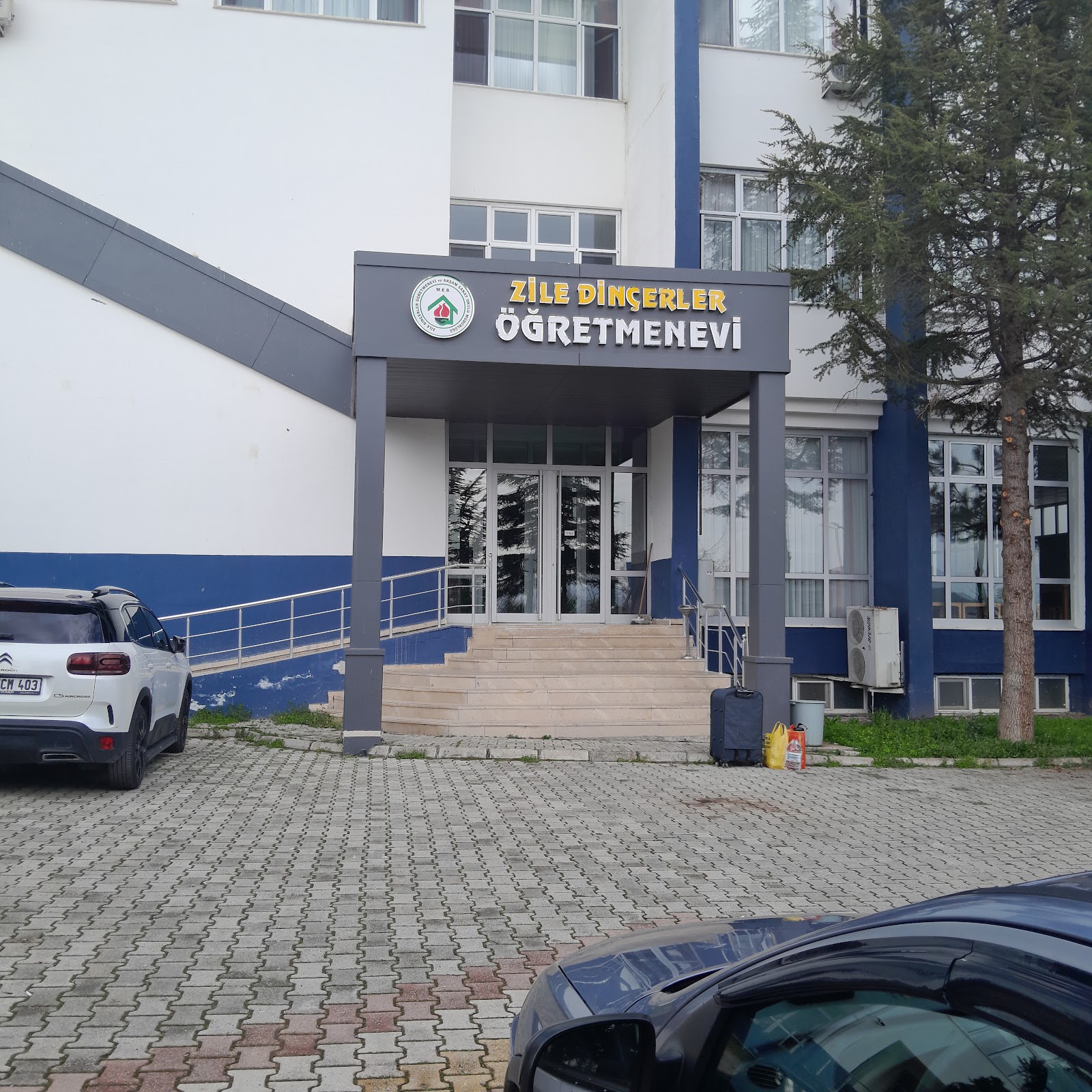 Zile Dinçerler Öğretmenevi ve Akşam Sanat Okulu - Fotoğraf 3
