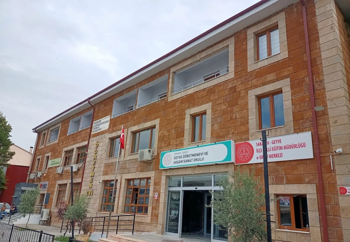 Geyve Öğretmenevi ve Akşam Sanat Okulu fotoğrafı