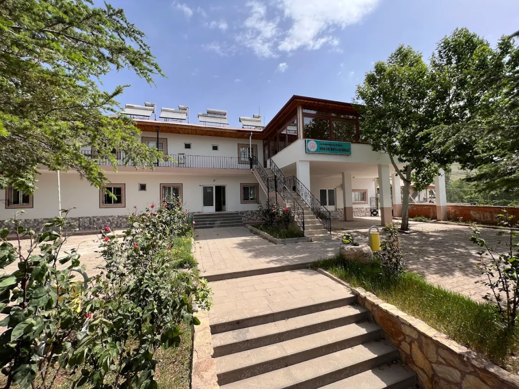 Nurhak Öğretmenevi ve Akşam Sanat Okulu fotoğrafı