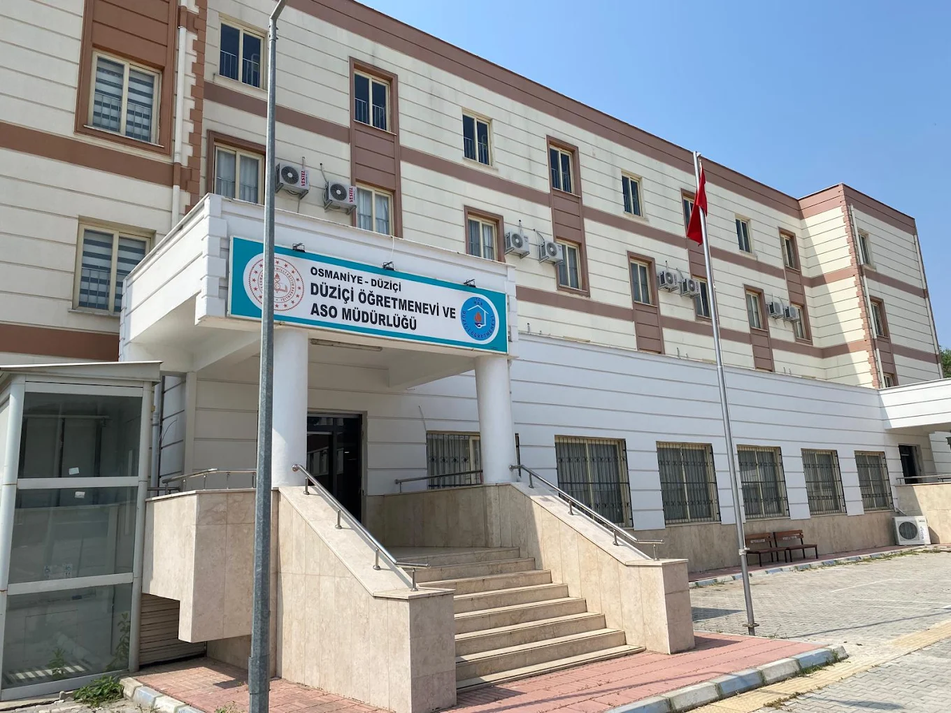 Düziçi Öğretmenevi ve Akşam Sanat Okulu dış cephe veya tesis görseli
