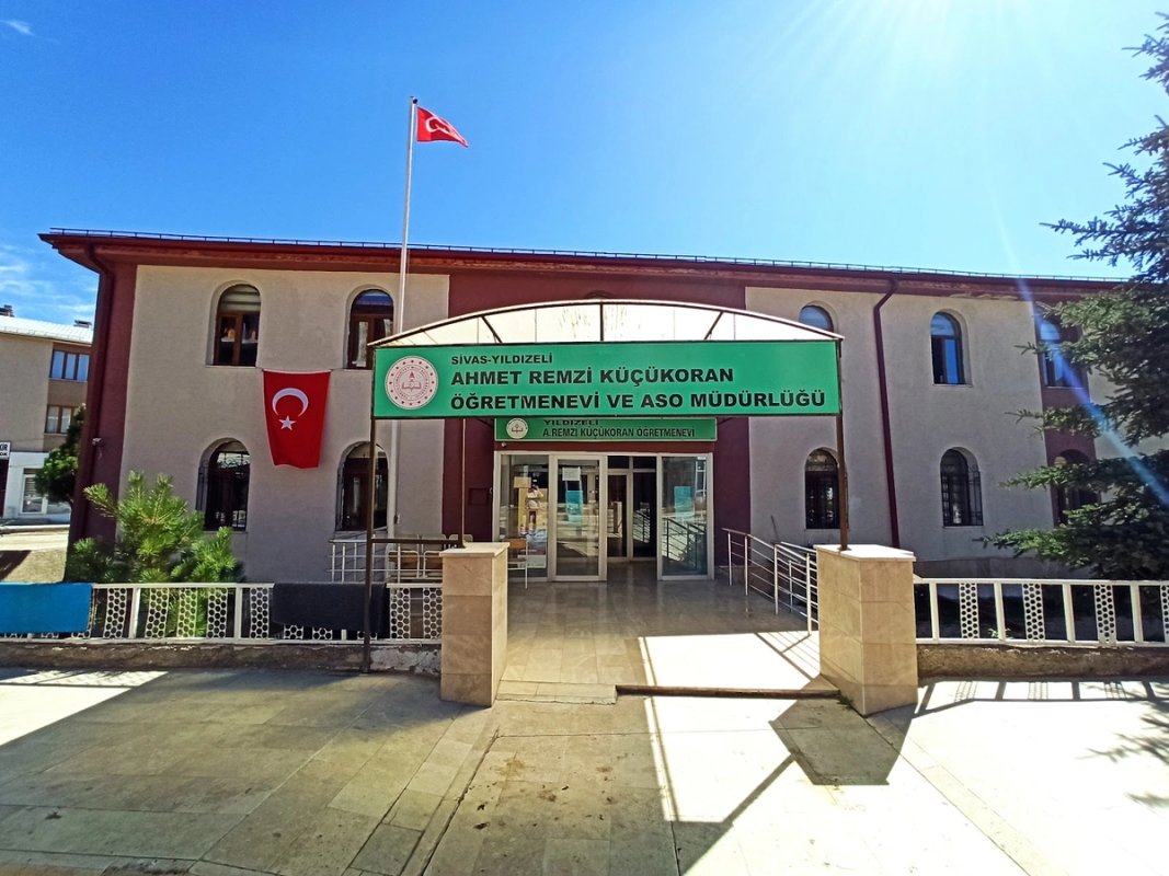 Yıldızeli Ahmet Remzi Küçükoran Öğretmenevi ve Akşam Sanat Okulu Müdürlüğü fotoğrafı