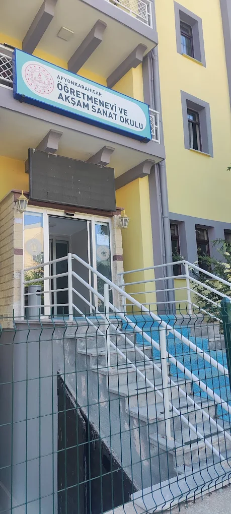 Afyonkarahisar Öğretmenevi ve Akşam Sanat Okulu dış cephe veya tesis görseli