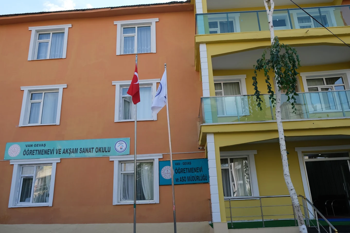 Gevaş Öğretmenevi ve Akşam Sanat Okulu fotoğrafı