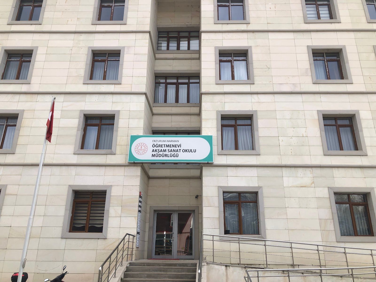 Narman Öğretmenevi ve Akşam Sanat Okulu dış cephe veya tesis görseli