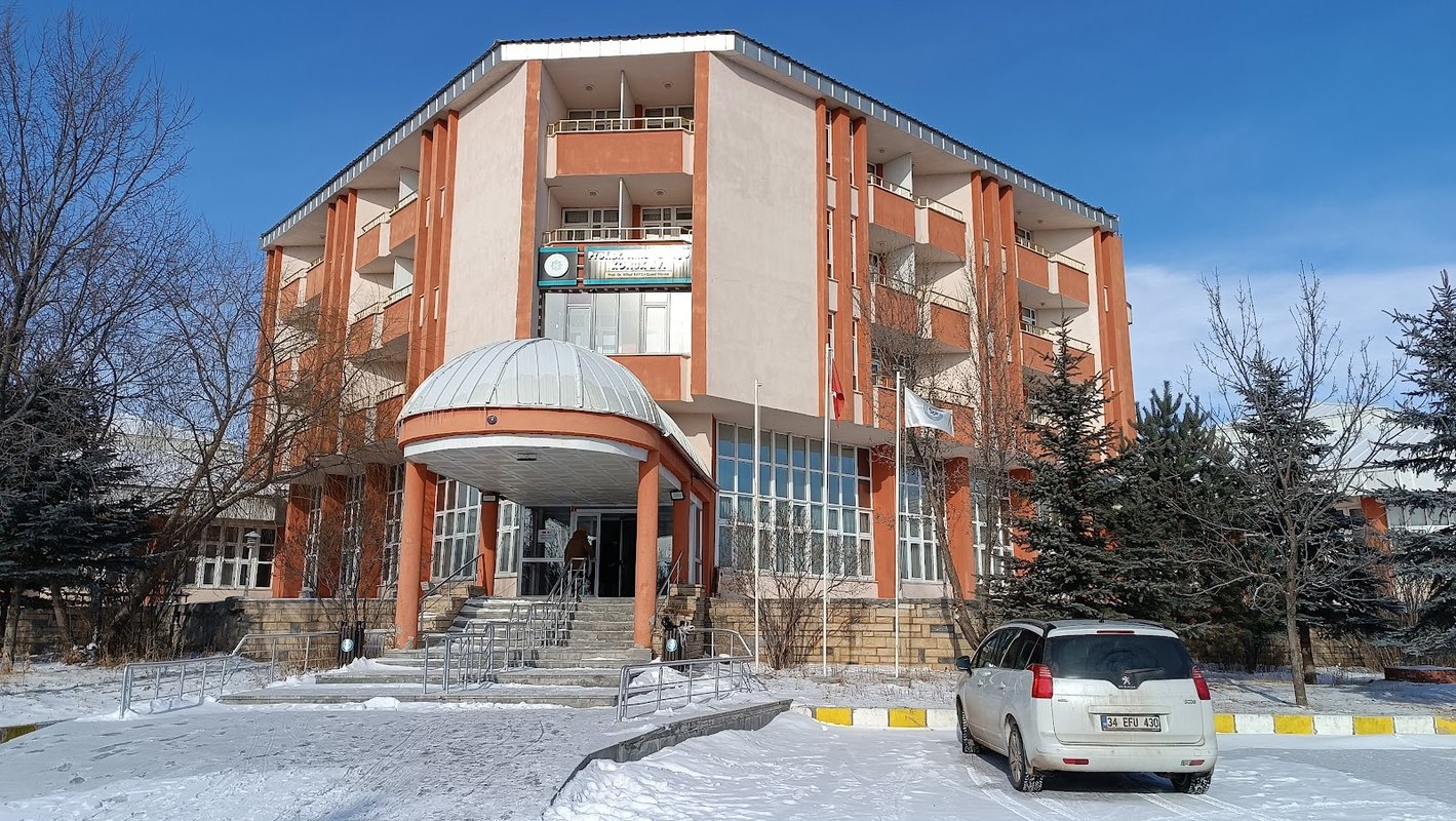 Kafkas Üniversitesi Rektörlüğü Konukevi fotoğrafı