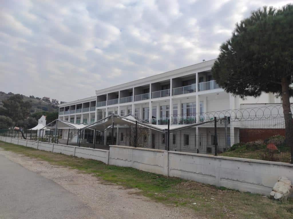 Foça Yenifoça Öğretmenevi dış cephe veya tesis görseli