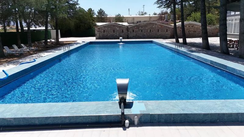 Sandıklı Belediyesi Hüdai Kaplıcaları İşletmesi açık havuzu