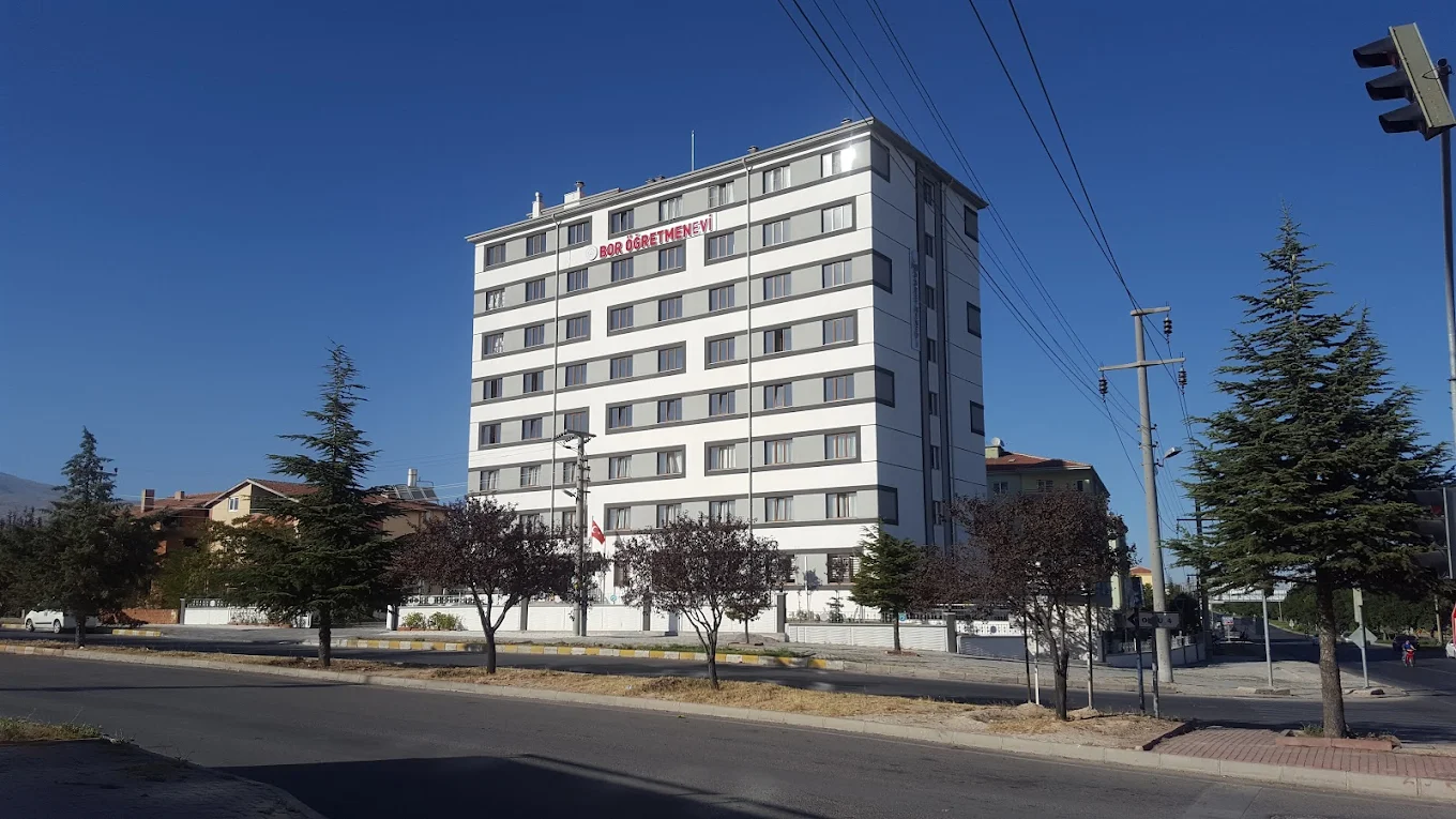 Bor Öğretmenevi ve Akşam Sanat Okulu dış cephe veya tesis görseli
