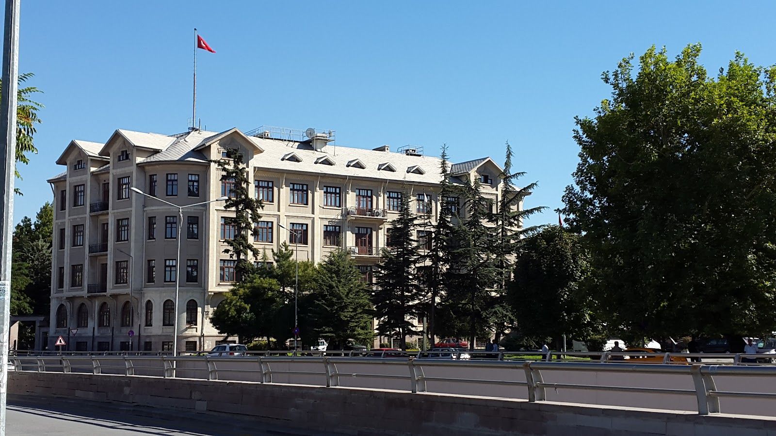 TCDD Misafirhanesi dış cephe veya tesis görseli