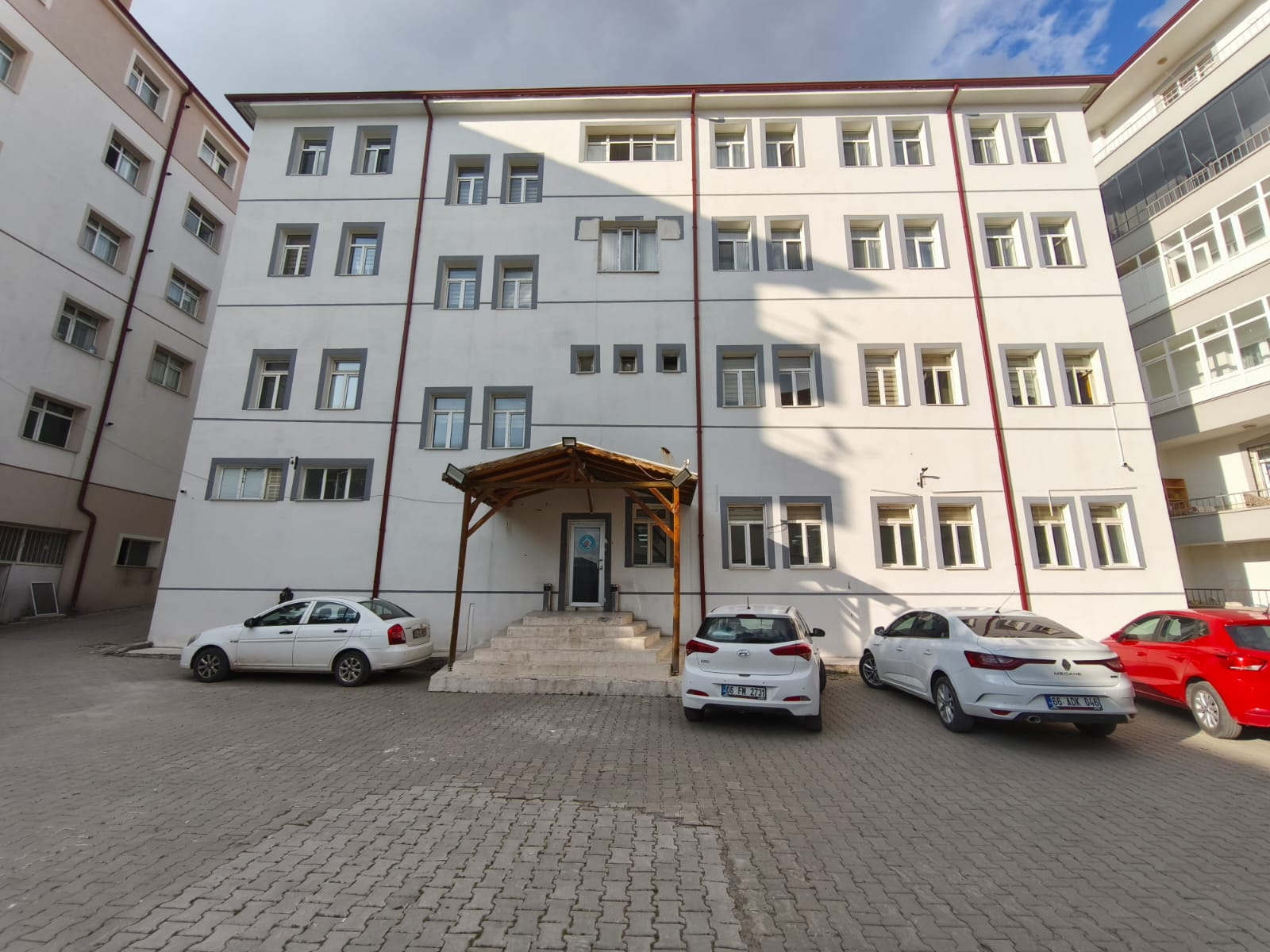 Akdağmadeni Öğretmenevi ve Akşam Sanat Okulu dış cephe veya tesis görseli