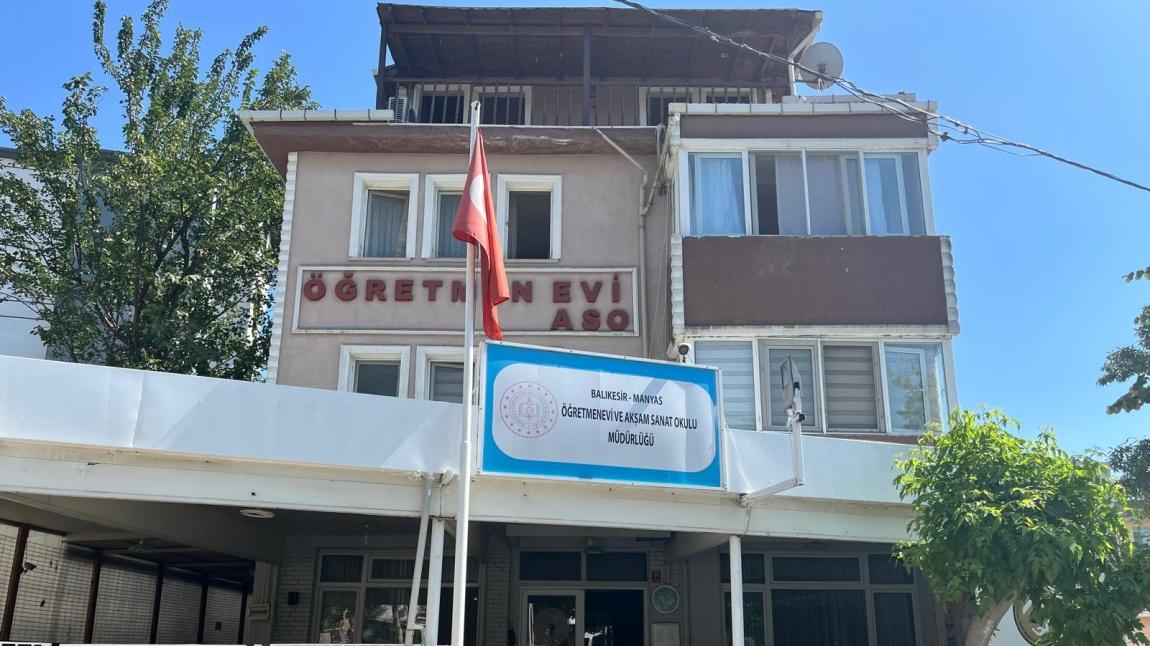 Manyas Öğretmenevi ve Akşam Sanat Okulu dış cephe veya tesis görseli