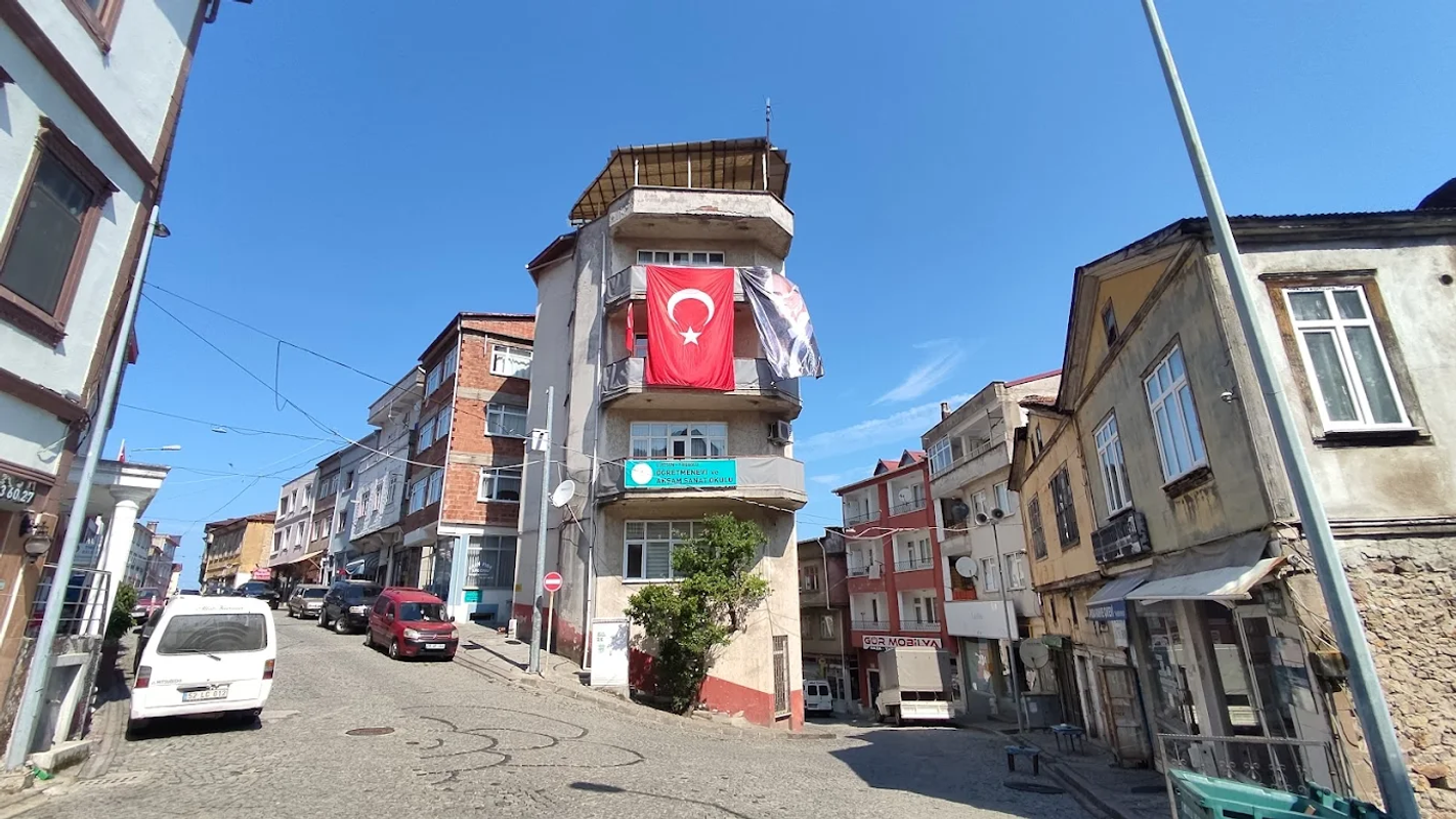 Tirebolu Öğretmenevi ve Akşam Sanat Okulu fotoğrafı