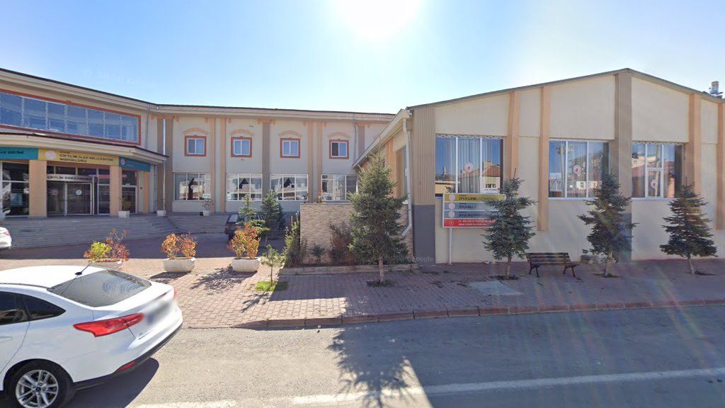 Çiftlik Öğretmenevi ve Akşam Sanat Okulu dış cephe veya tesis görseli