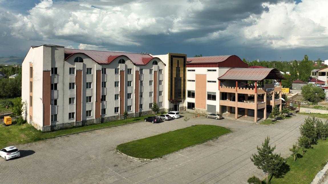 Malazgirt Öğretmenevi ve Akşam Sanat Okulu dış cephe veya tesis görseli