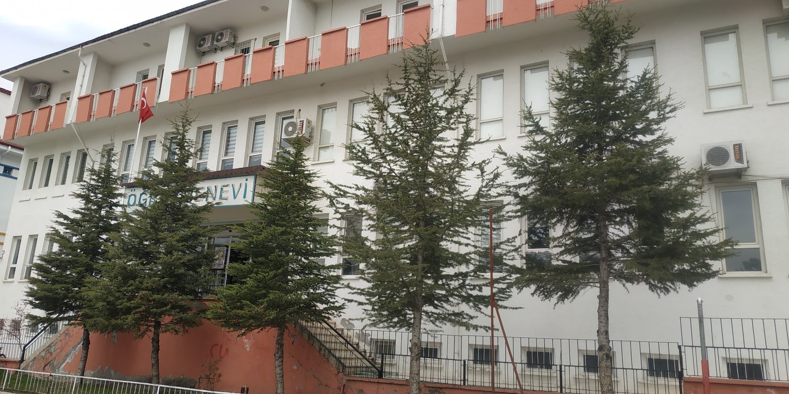 Hekimhan Öğretmenevi ve Akşam Sanat Okulu fotoğrafı