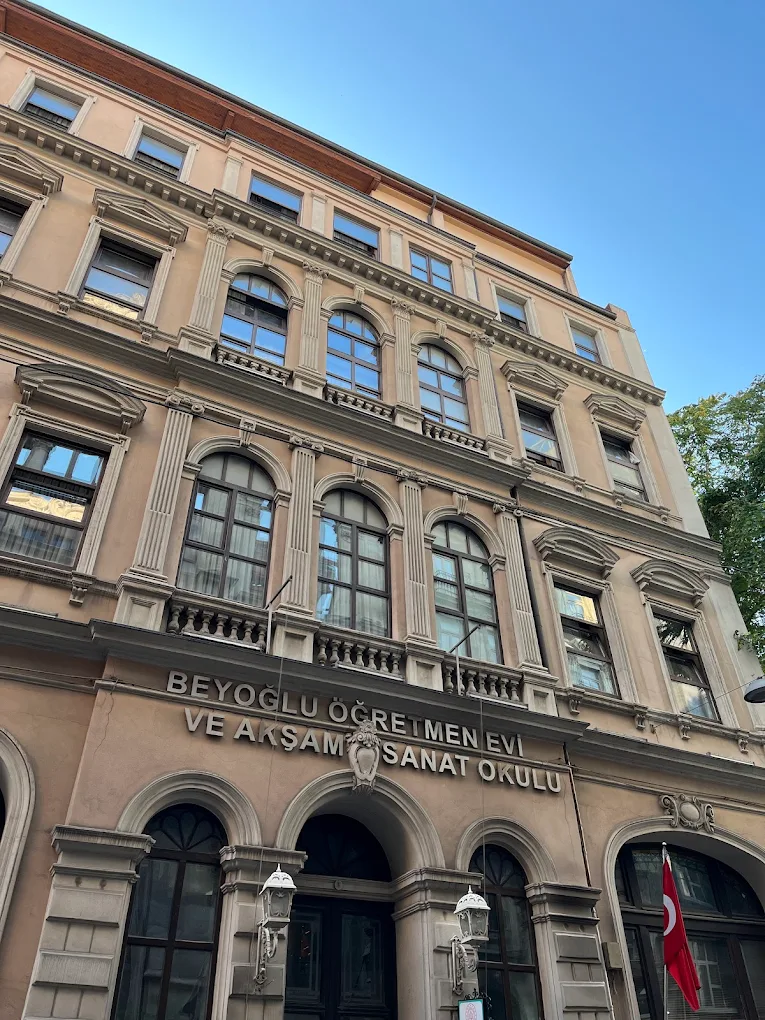 Beyoğlu Öğretmenevi ve Akşam Sanat Okulu dış cephe veya tesis görseli
