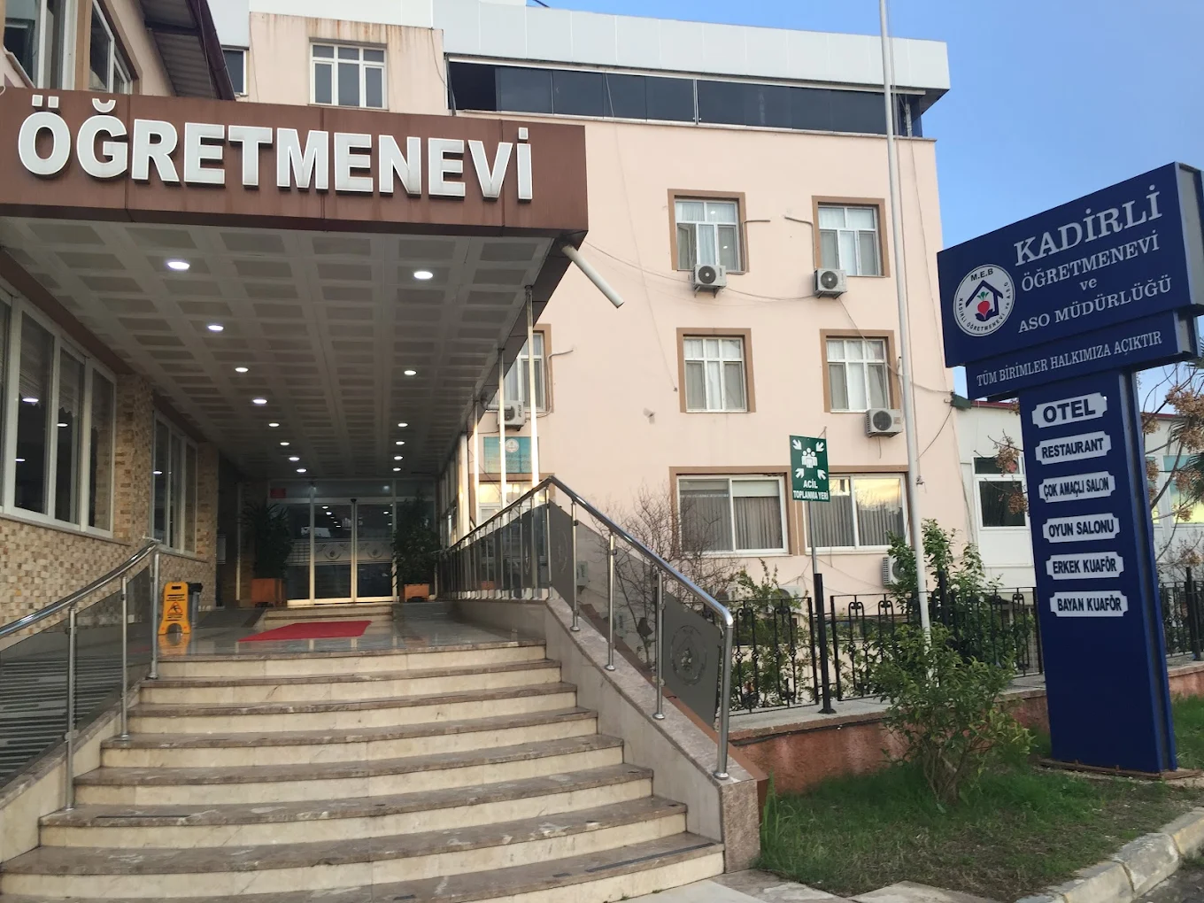 Kadirli Öğretmenevi ve Akşam Sanat Okulu dış cephe veya tesis görseli