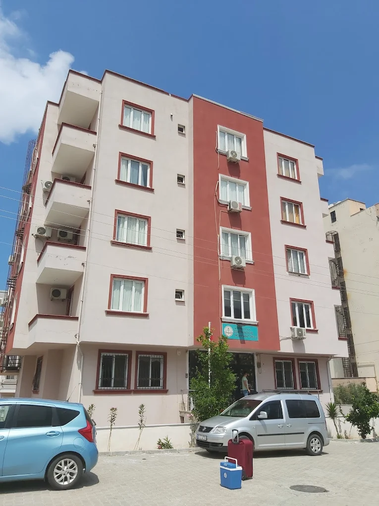 İskenderun Öğretmenevi ve Akşam Sanat Okulu dış cephe veya tesis görseli