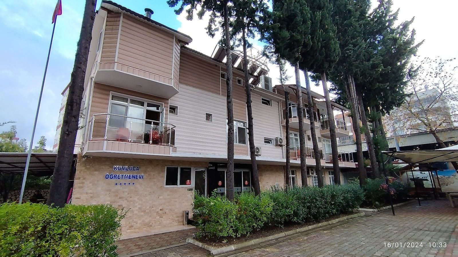 Kumluca Öğretmenevi ve Akşam Sanat Okulu dış cephe veya tesis görseli