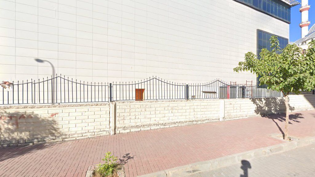 Karaköprü Onikiler Öğretmenevi ve Akşam Sanat Okulu dış cephe veya tesis görseli