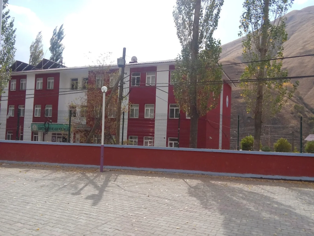 Bahçesaray Öğretmenevi ve Akşam Sanat Okulu fotoğrafı
