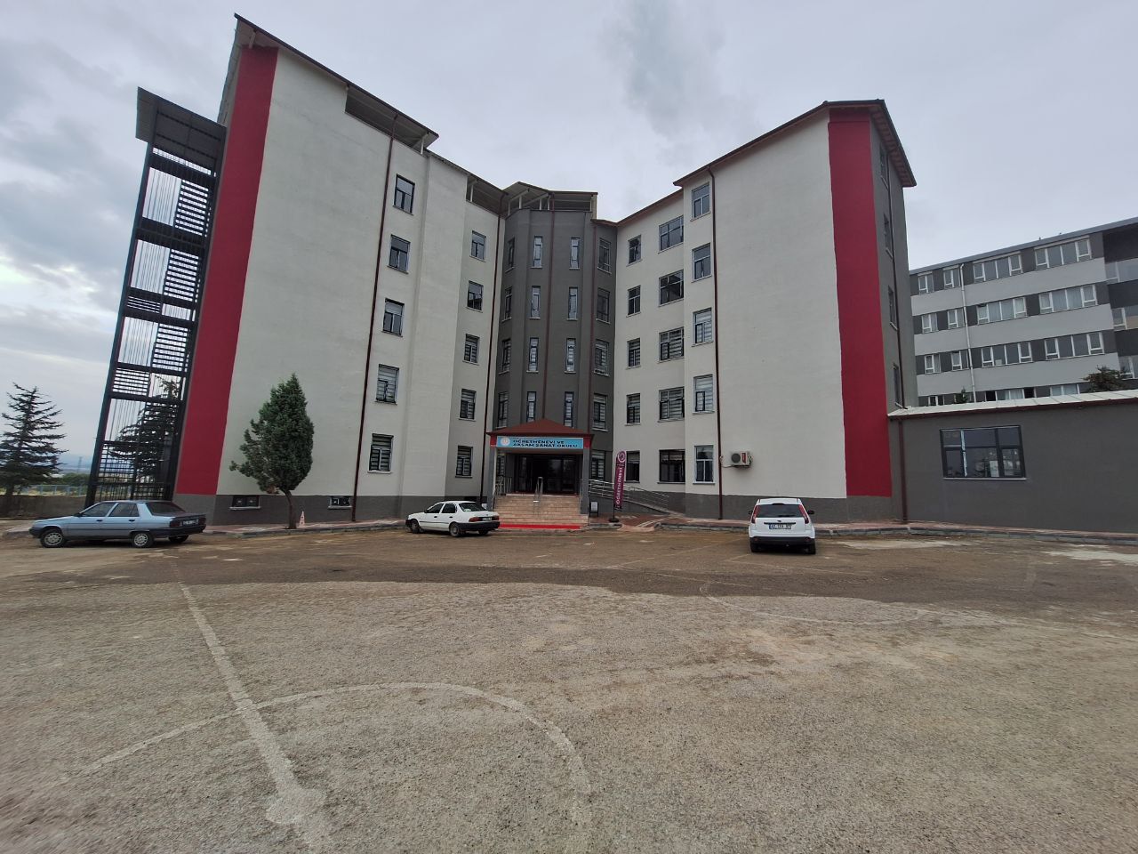 Seydişehir Öğretmenevi ve Akşam Sanat Okulu dış cephe veya tesis görseli